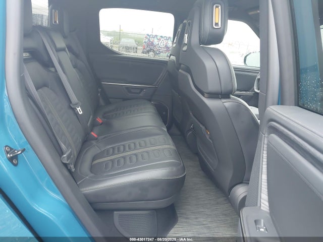 Rivian r1t 2025 7FCTGBAA1SN041913 Image 8