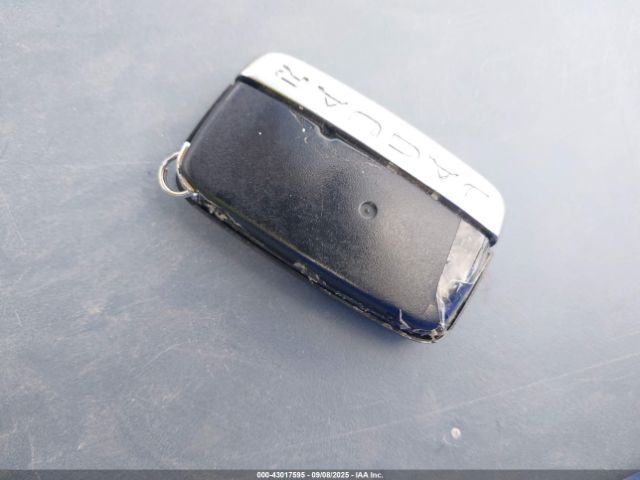 2017 JAGUAR XE SAJAR4BG5HA977539 Photo 10