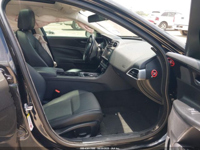2017 JAGUAR XE SAJAR4BG5HA977539 Photo 4