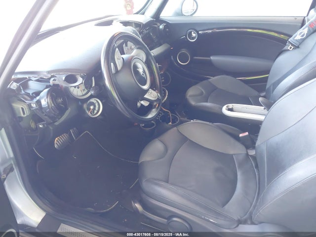 2010 MINI COOPER S WMWMS3C51ATY08732 Photo 4