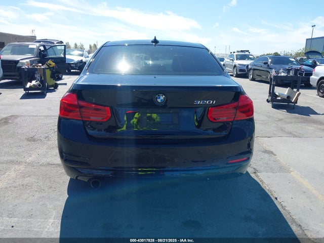 WBA8A9C51GK617639 BMW 320i
