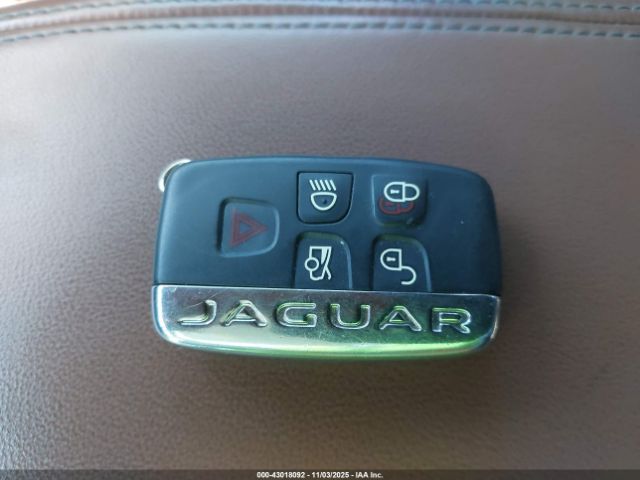 2019 JAGUAR XE SAJAR4FX2KCP52856 Photo 10