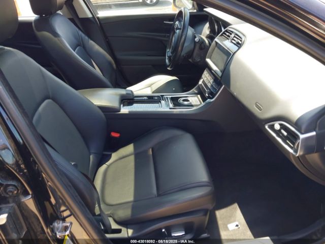 2019 JAGUAR XE SAJAR4FX2KCP52856 Photo 4