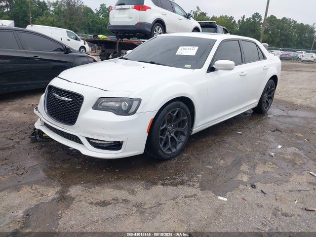Chrysler 300 2020 2C3CCABT7LH184620 Image 2