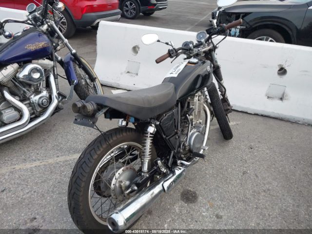 2017 YAMAHA SR400 JYARH04Y1HA000395 Photo 3