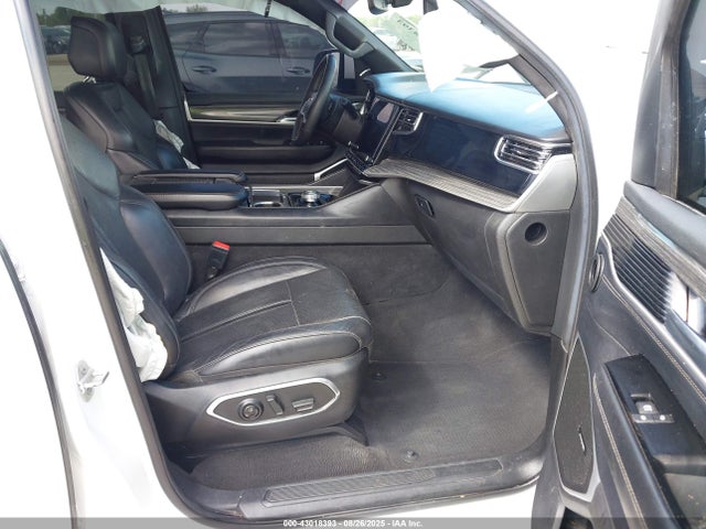 1C4SJUBT6NS181301 Jeep Wagoneer Series Ii 4x2