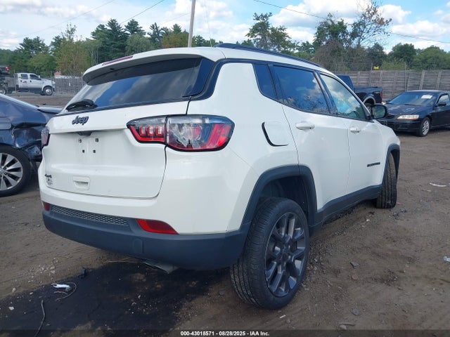 Jeep 2021 2021 3C4NJDEB9MT549497 Image 4