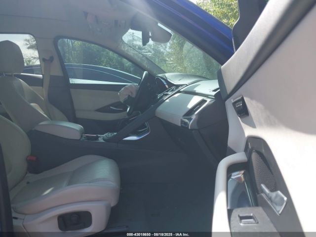 2019 JAGUAR E-PACE SADFP2FX3K1Z66544 Photo 4