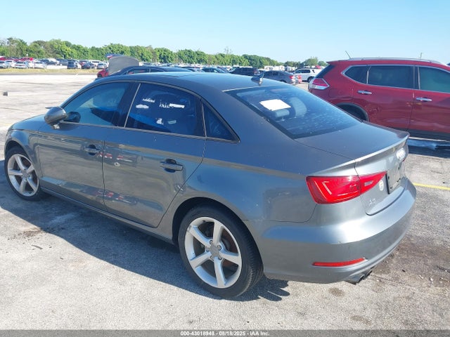 2015 AUDI A3 WAUACGFF7F1094412 Photo 2