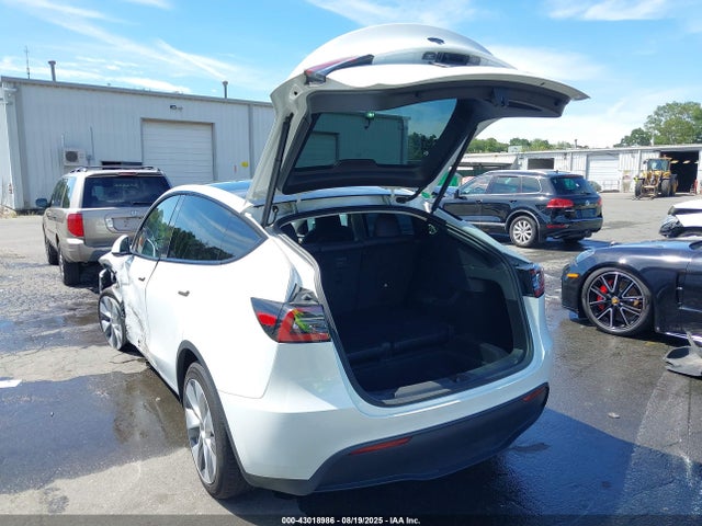 2023 TESLA MODEL Y 7SAYGAEE5PF686544 Photo 2