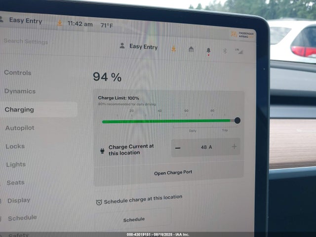 Tesla Model Y 2025 7SAYGDED9SA350099 Image 17