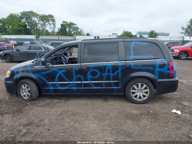 2C4RC1BGXGR297437 Chrysler Town and Country