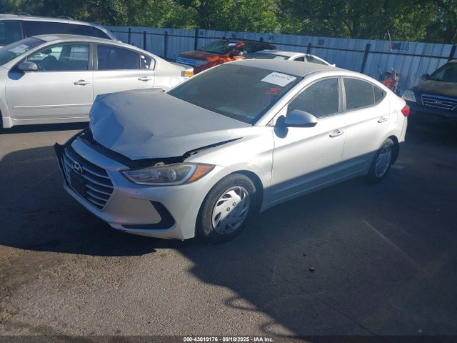Hyundai 2017 2017 5NPD74LF1HH185842 Image 2
