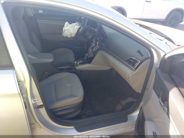 Hyundai 2017 2017 5NPD74LF1HH185842 Image 5