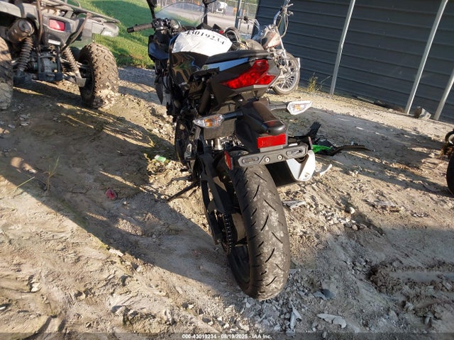 Kawasaki Ninja 400 2023 JKAEXKH14PDAN3486 Image 3