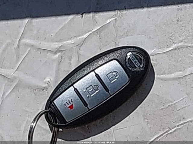 KNMAT2MT5FP562326 Nissan 2015
