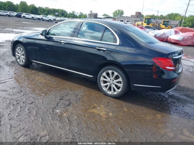 2017 MERCEDES-BENZ E 300 WDDZF4KB9HA220745 Photo 2