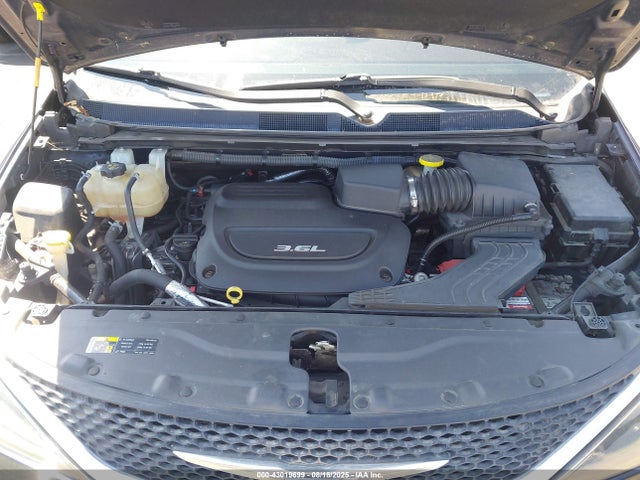 Chrysler 2017 2017 2C4RC1CG3HR609209 Image 10