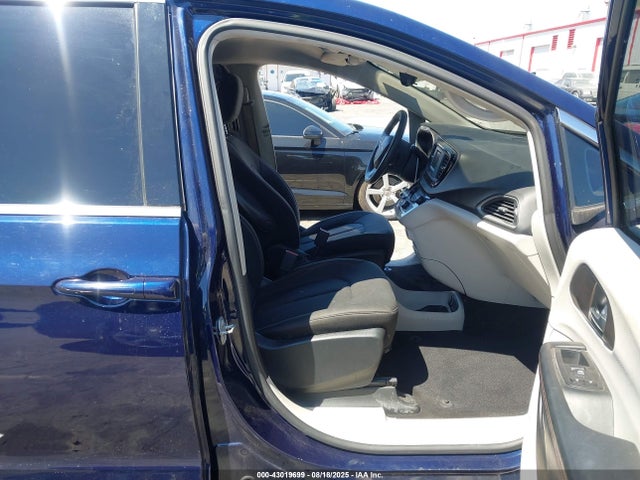 Chrysler 2017 2017 2C4RC1CG3HR609209 Image 5