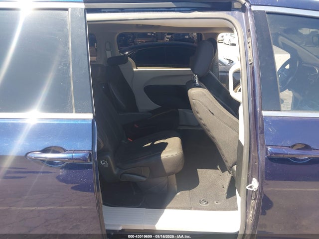 Chrysler 2017 2017 2C4RC1CG3HR609209 Image 8