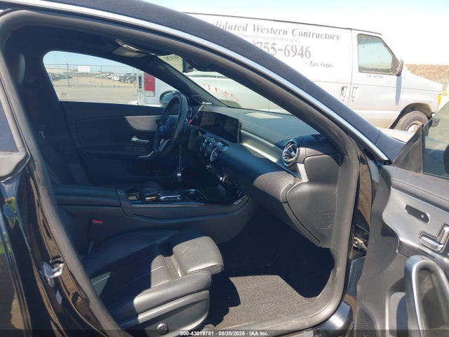 W1K5J4GB8MN180084 Mercedes-Benz m260