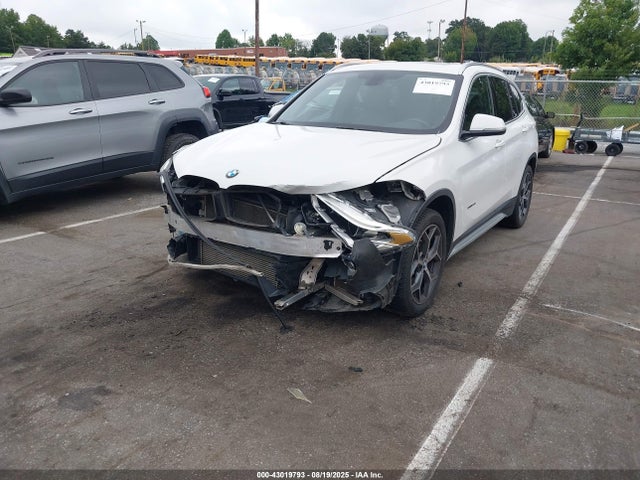 2016 BMW X1 WBXHT3C33GP880276 Photo 1