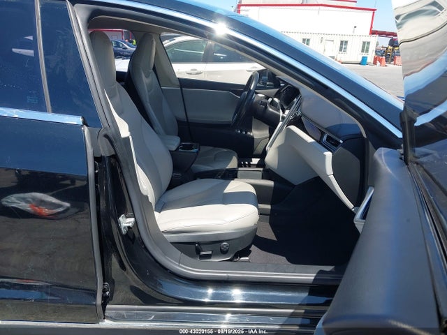 2014 TESLA MODEL S 5YJSA1H19EFP49803 Photo 4