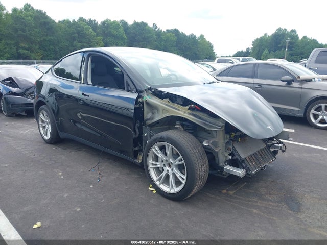 2021 TESLA MODEL Y 5YJYGDEE2MF113045 Photo 0
