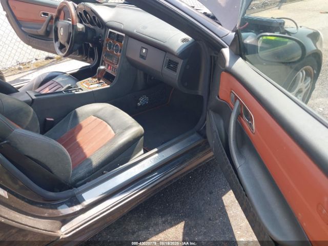 2002 MERCEDES-BENZ SLK 32 AMG WDBKK66F82F263661 Photo 4