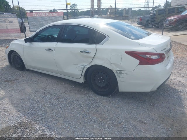 Nissan 2018 2018 1N4AL3AP2JC214230 Image 3