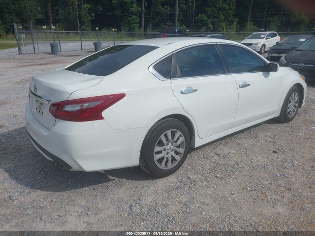 Nissan 2018 2018 1N4AL3AP2JC214230 Image 4