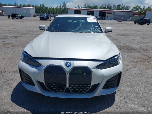 BMW I4 2022 WBY73AW06NFN12433 Image 12