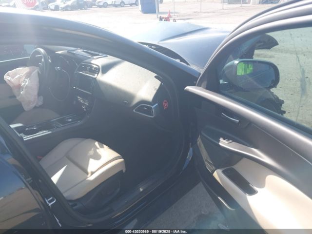 2017 JAGUAR XE SAJAR4BGXHA974636 Photo 4