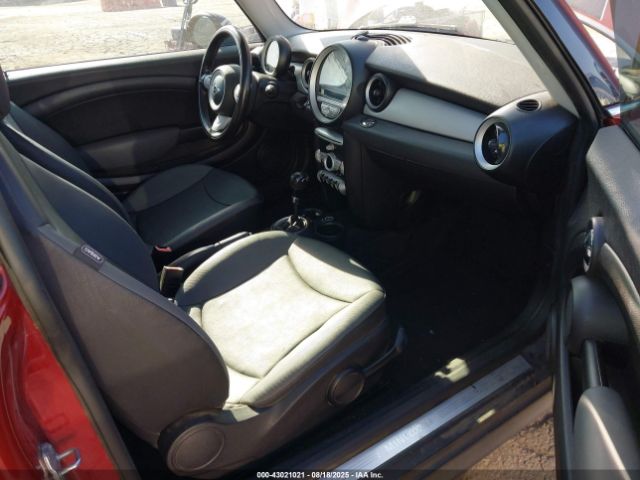 2010 MINI COOPER CLUBMAN WMWML3C53ATX37790 Photo 4