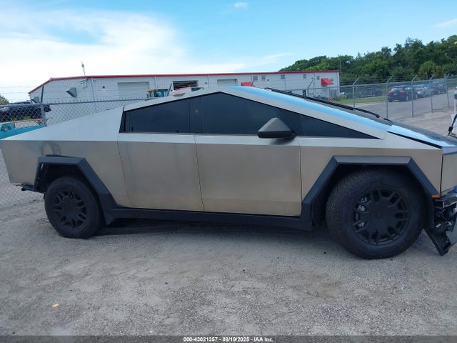 43021357 :رقم المزاد ، 7G2CEHED4RA025792 vin ، 2024 Tesla Cybertruck مزاد بيع