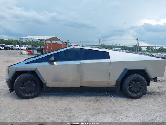 43021357 :رقم المزاد ، 7G2CEHED4RA025792 vin ، 2024 Tesla Cybertruck مزاد بيع