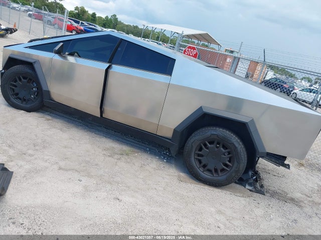 2024 TESLA CYBERTRUCK 7G2CEHED4RA025792 Photo 2