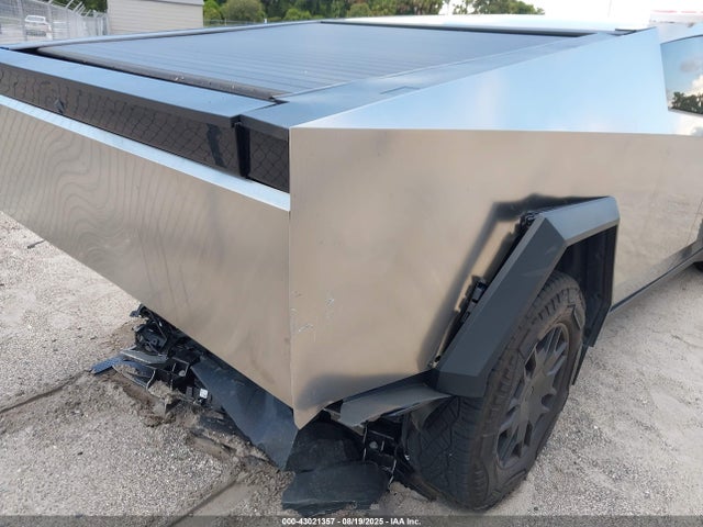 2024 TESLA CYBERTRUCK 7G2CEHED4RA025792 Photo 5