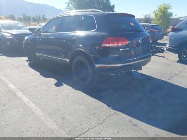 2016 VOLKSWAGEN TOUAREG WVGEP9BP8GD000603 Photo 2