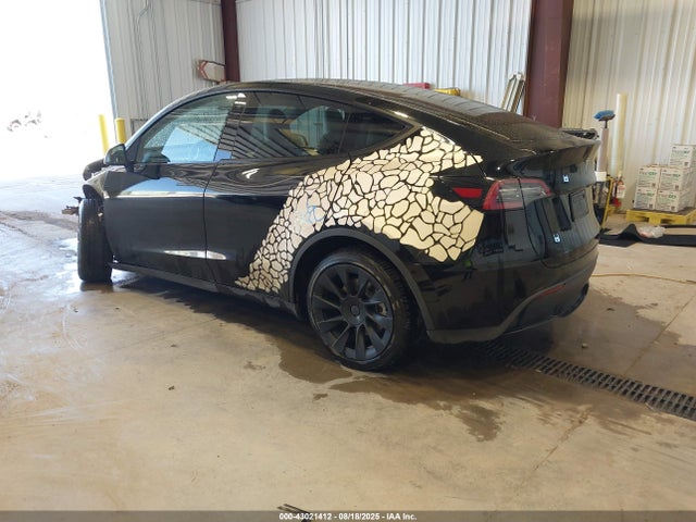 2023 TESLA MODEL Y 7SAYGDEE1PA105815 Photo 2