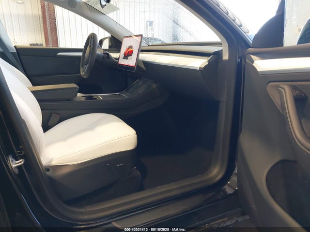 2023 TESLA MODEL Y 7SAYGDEE1PA105815 Photo 4