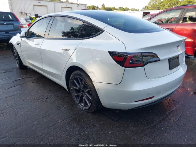 2022 TESLA MODEL 3 5YJ3E1EA1NF323603 Photo 2