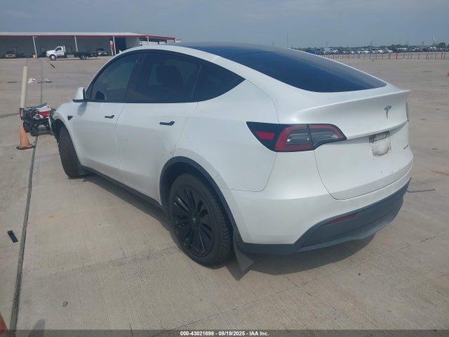 2023 TESLA MODEL Y 7SAYGDEE8PA069881 Photo 2