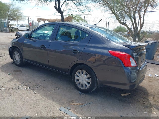 Nissan 2015 2015 3N1CN7AP1FL811484 Image 3