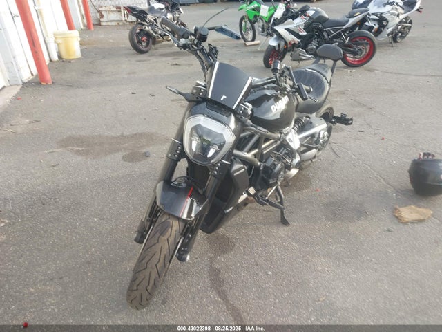 ZDM13BKW8GB000517 Ducati Diavel