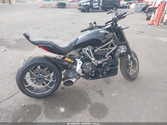 ZDM13BKW8GB000517 Ducati Diavel