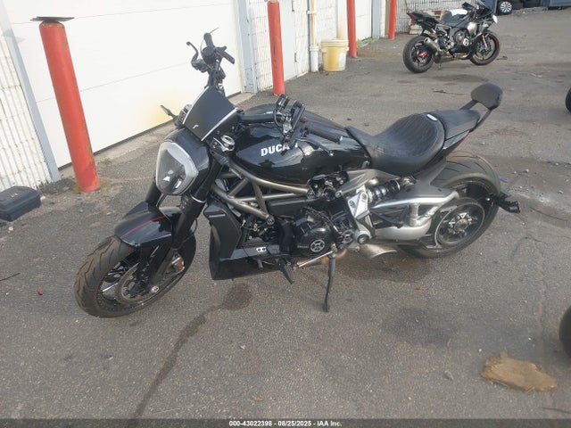 ZDM13BKW8GB000517 Ducati Diavel
