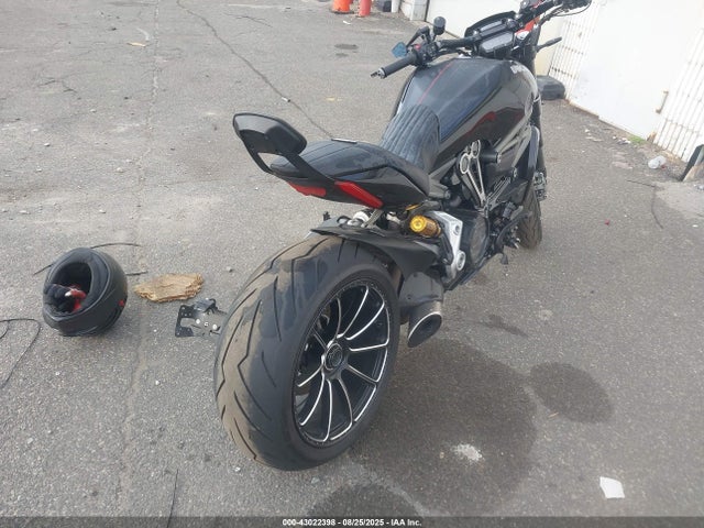 ZDM13BKW8GB000517 Ducati Diavel