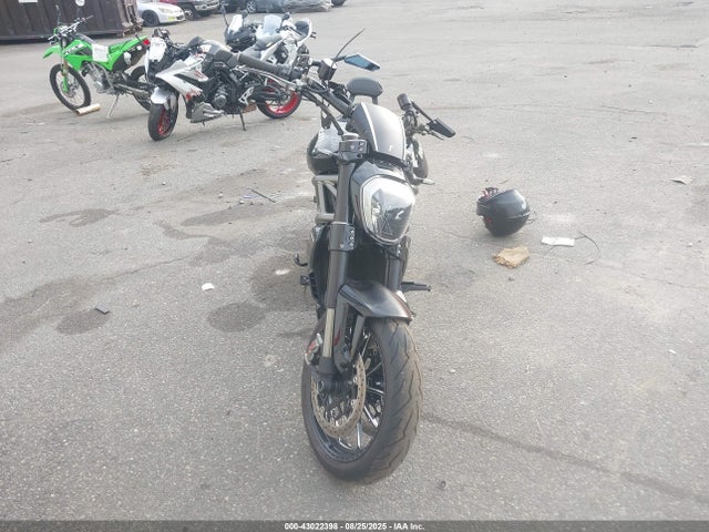 ZDM13BKW8GB000517 Ducati Diavel