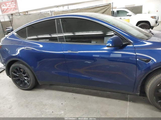 5YJYGDEE9MF244327 Tesla Model Y
